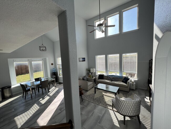 Building Photo - 200 Hot Spring Valley