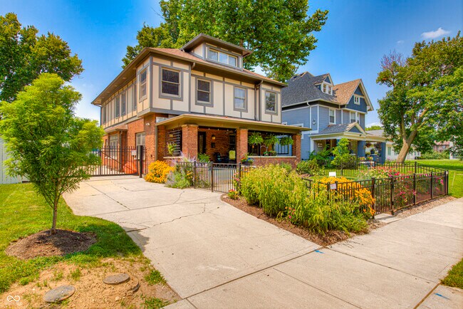 Primary Photo - 2528 Broadway St