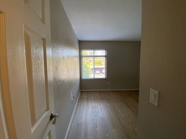 Building Photo - 2 Bedroom Condo in Arbor Hills Gated Community
