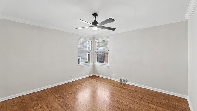 Building Photo - 893 S Poplar Ave