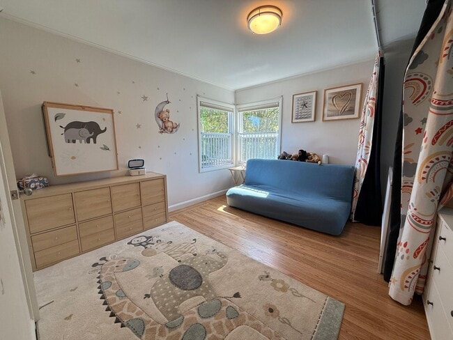Building Photo - Spacious 5BD/2BA Home in San Carlos with S...