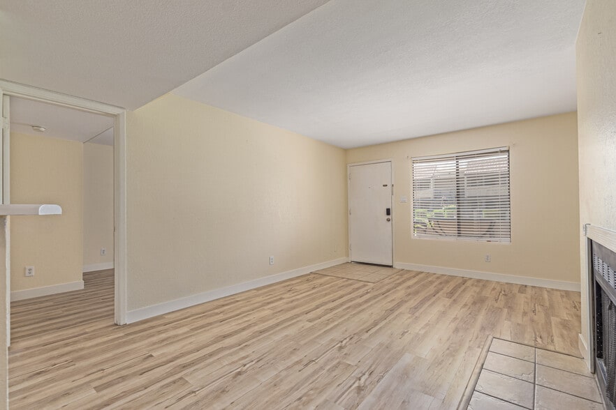 Building Photo - 5995 N 78th St