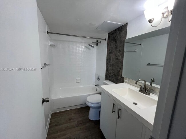 Building Photo - 2025 NE 164th St