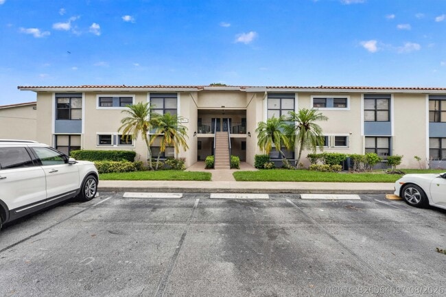 Building Photo - 1543 Lake Crystal Dr