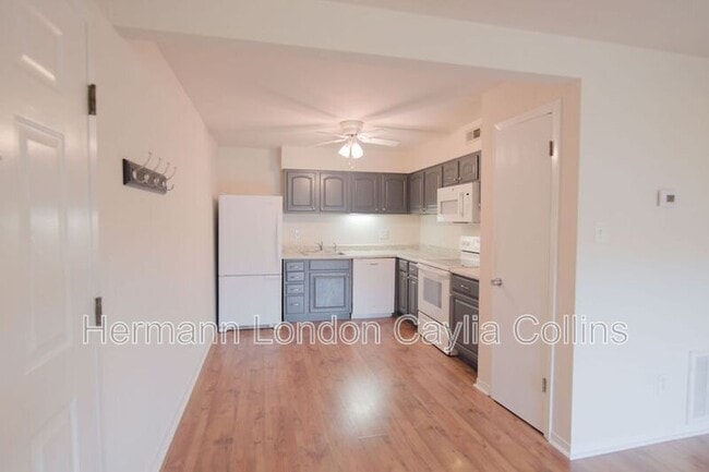 Building Photo - 725 Ridgeside Dr