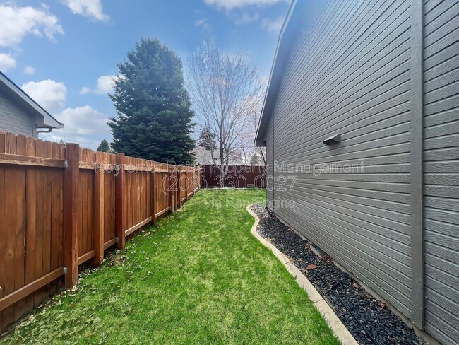 Building Photo - 345 E Kite Dr