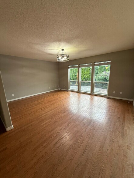 Building Photo - 13722 SE Gannon Dr