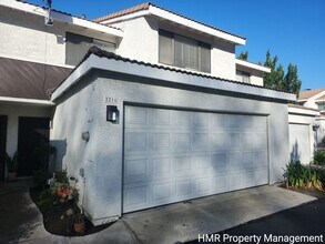 Building Photo - Spacious & Convenient 3-Bedroom Townhouse