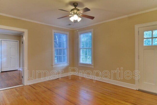 Building Photo - 2729 Kingswood Dr