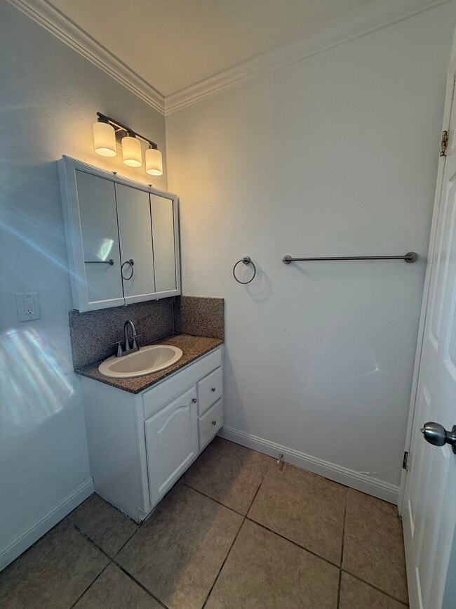 Building Photo - 3158 Juanita St