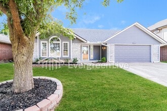 Building Photo - 2020 Sunflower St