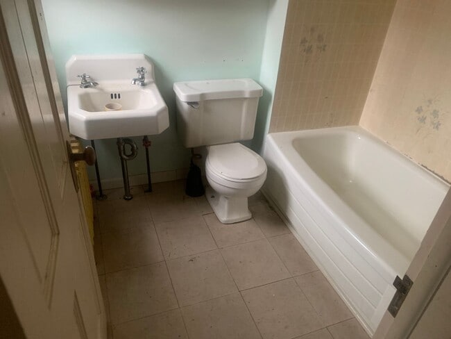 Building Photo - 805 Front St