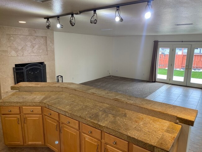 Building Photo - 1051 Osage Dr