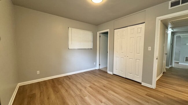 Building Photo - 3 Bed, 2 Bath Corner Lot Home!
