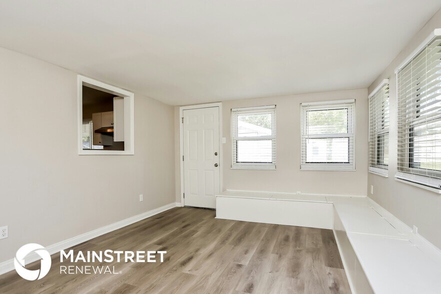 Building Photo - 685 Lexington Park