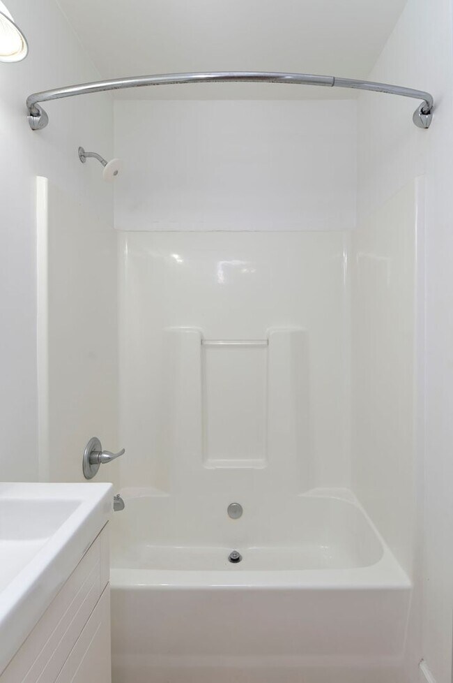 Building Photo - Charming 3-Bed Home in Olympia – Steps fro...