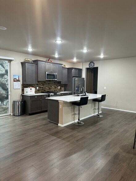 Building Photo - 3909 80th Ave NE