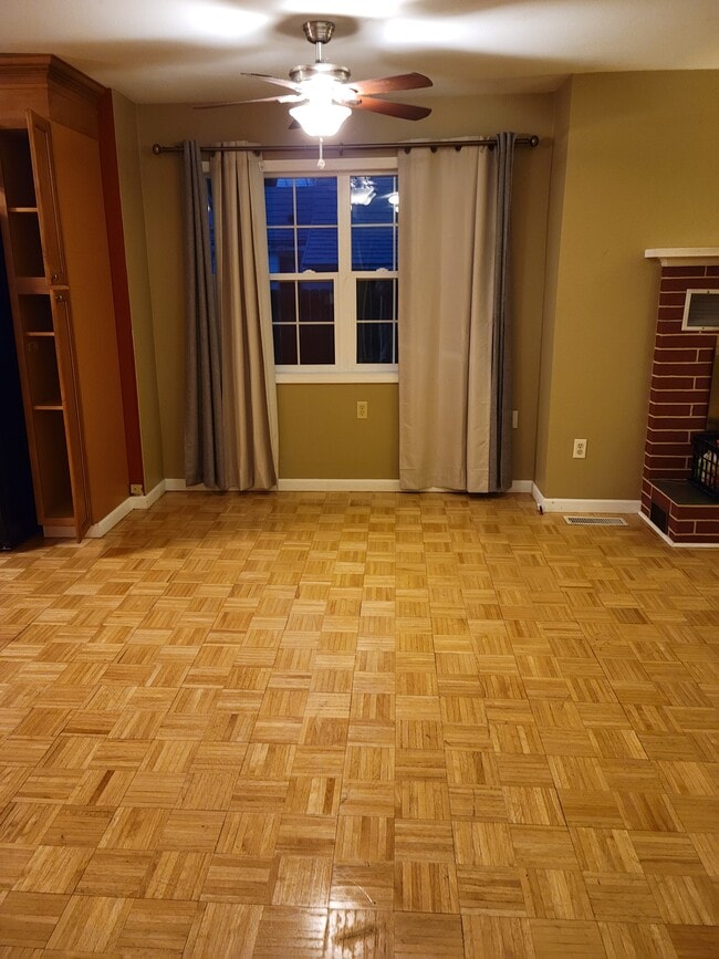 Dining Area - 124 SW Davis Ave