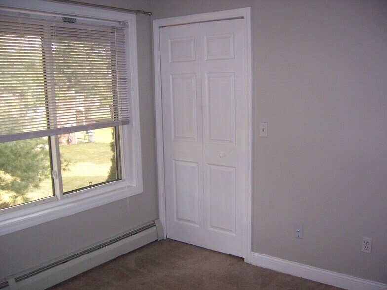 Building Photo - 25 Amato Dr