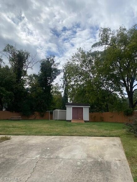 Building Photo - 1650 Hill Ct