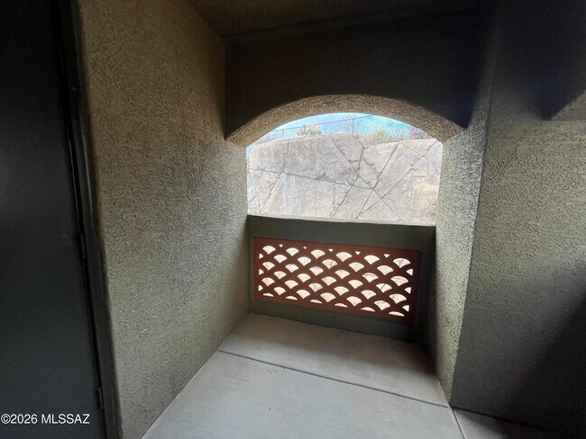 Building Photo - 5751 N Kolb Rd