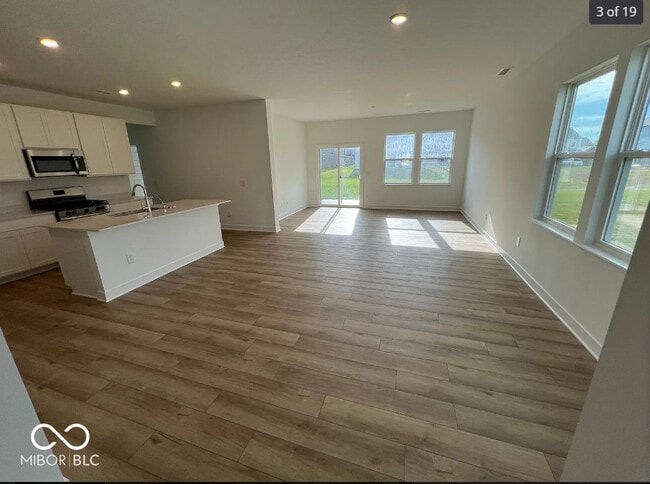 Building Photo - 705 Newton Dr