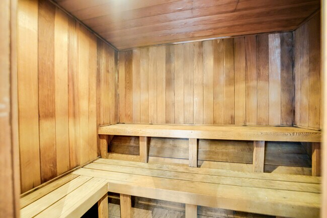 Building Photo - 40 E 9th St