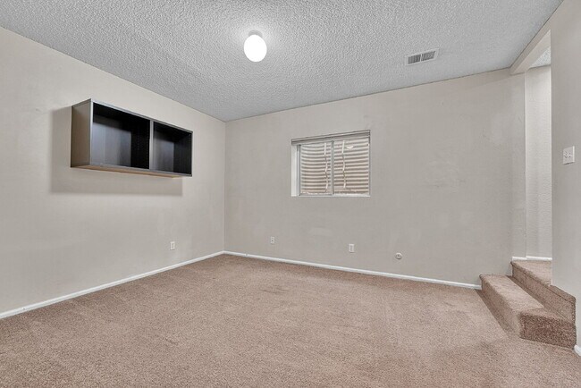 Building Photo - $2,350.00, 2-bed, 2.5-bath townhouse in th...