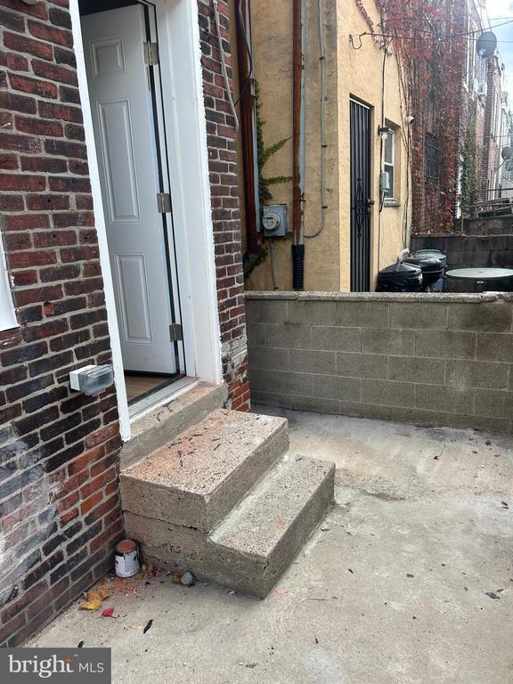 Building Photo - 2234 S Hemberger St