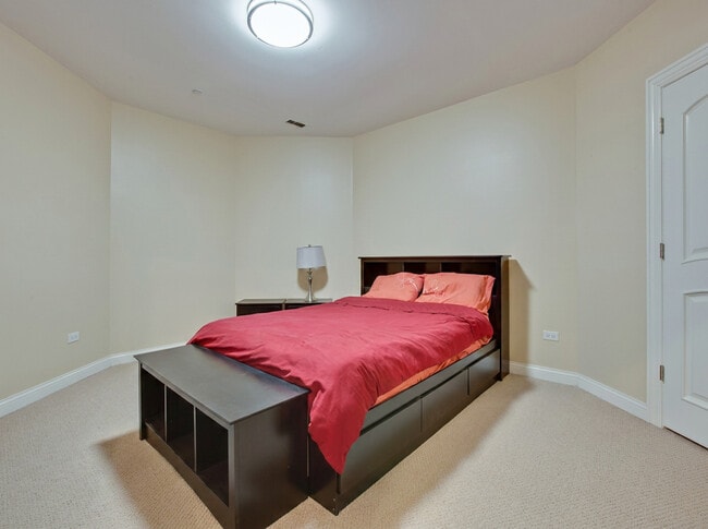 Building Photo - 7229 Roxbury Ct