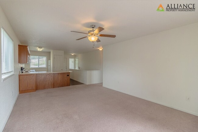 Building Photo - Town Home in West Manhattan!