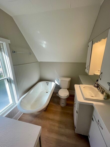 Building Photo - 175 W Moore St