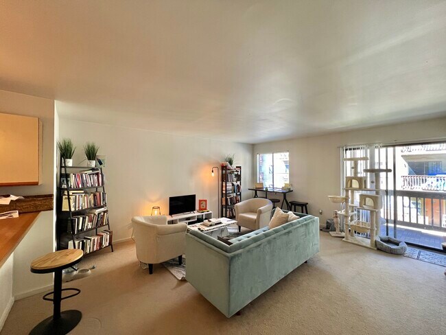 Building Photo - 1002 Linden Ave