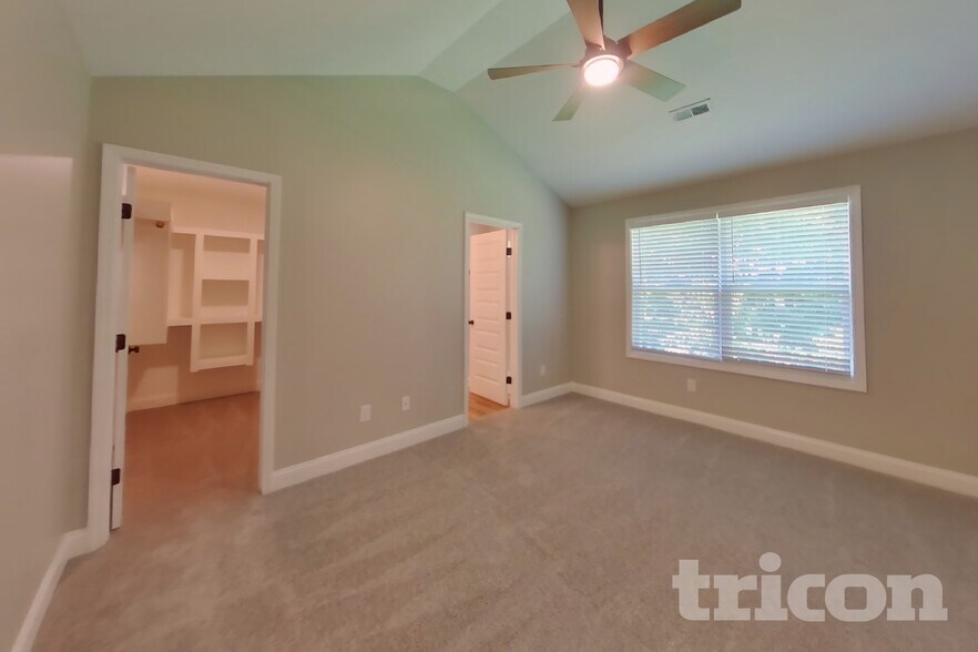 Building Photo - 341 Green Hills Dr