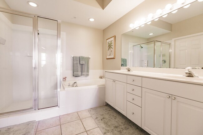 Building Photo - 4120 Bayhead Dr