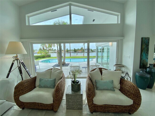 Building Photo - 265 N Shore Dr