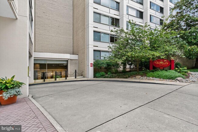 Building Photo - 5500 Friendship Blvd
