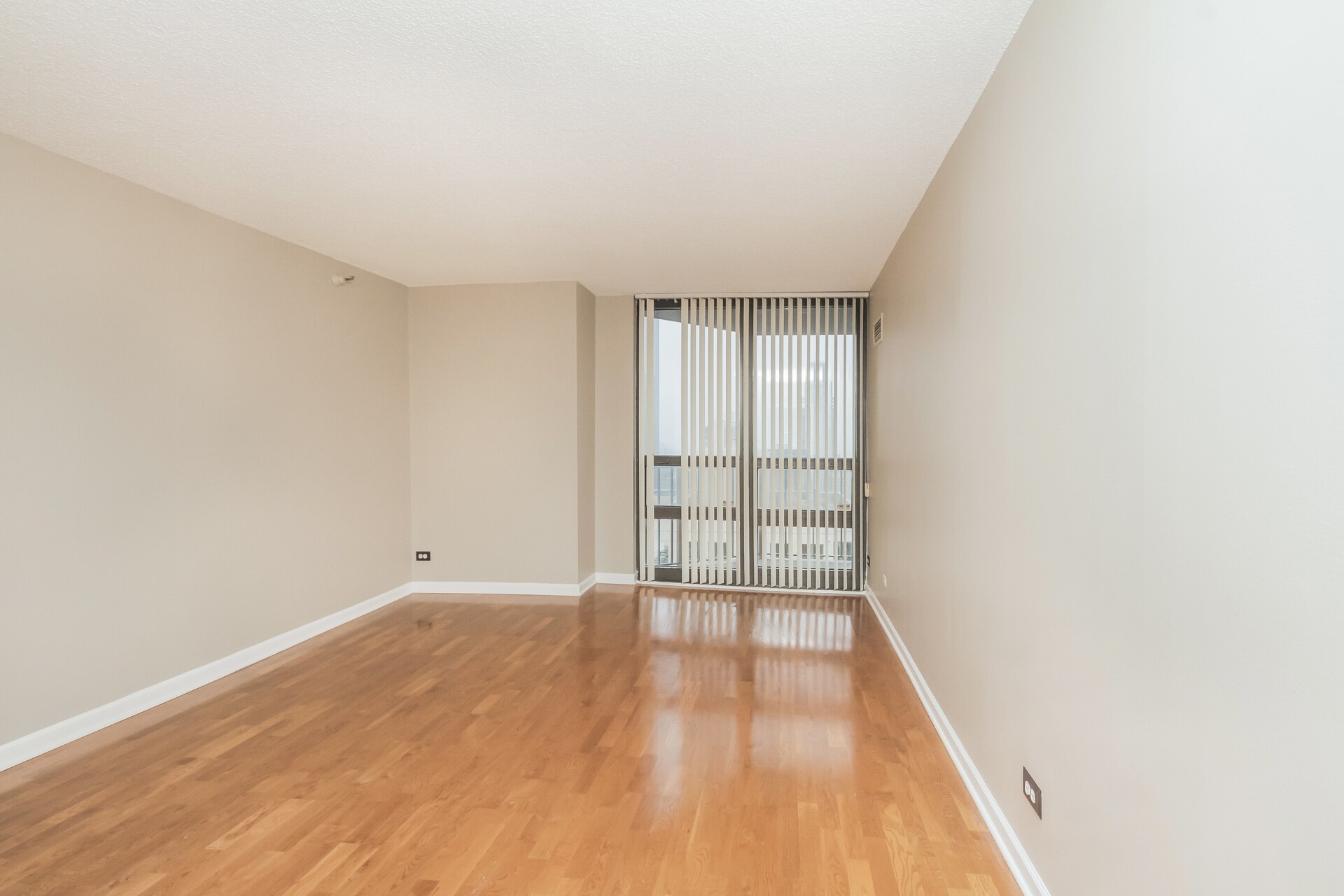 Building Photo - 10 E Ontario St