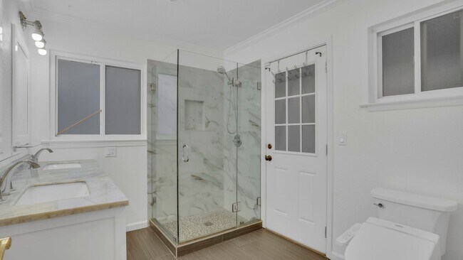 Building Photo - Lovely Home in San Jose near scenic Alum Rock! 2 Bedroom 2 Bath plus 1 Bed/1 Bath ADU