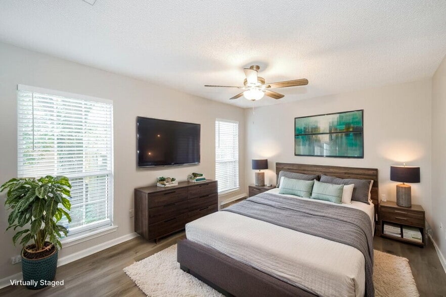 Building Photo - 880 Long Lake Dr