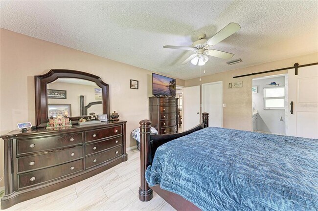 Building Photo - 1520 Sunnyhills Dr