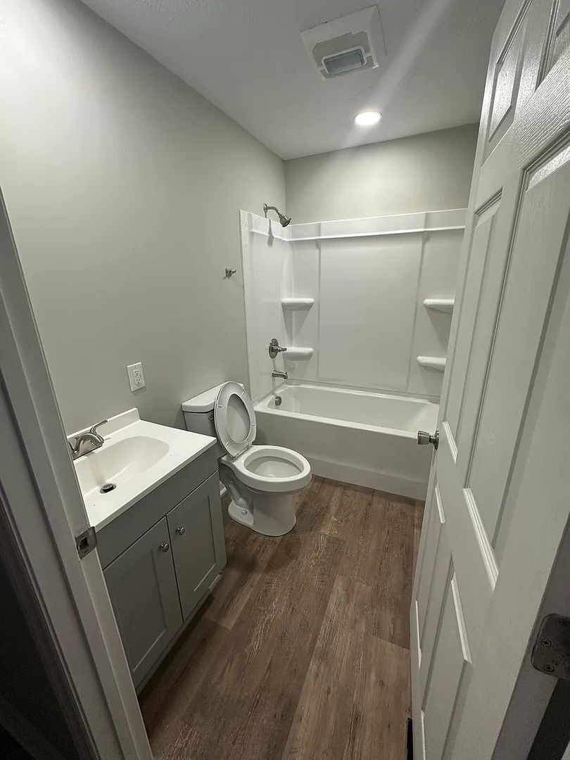 Building Photo - 216 Westbrook Dr