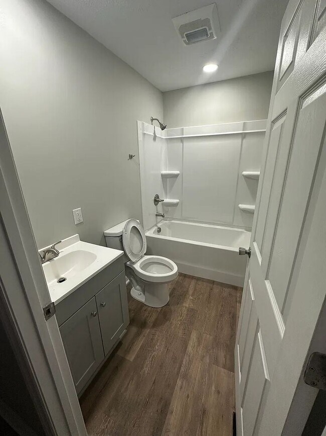 Building Photo - Charming 3BR House in Spring Lake