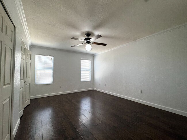 Building Photo - 3 BEDROOM WITH FIREPLACE AND LVP PLANK FLO...