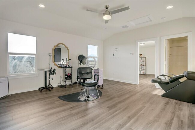 Building Photo - 113 Filifera Ct
