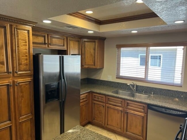 Building Photo - Private, Gated and the Heart of Costa Mesa!