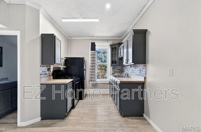 Building Photo - 3005 S Compton Ave