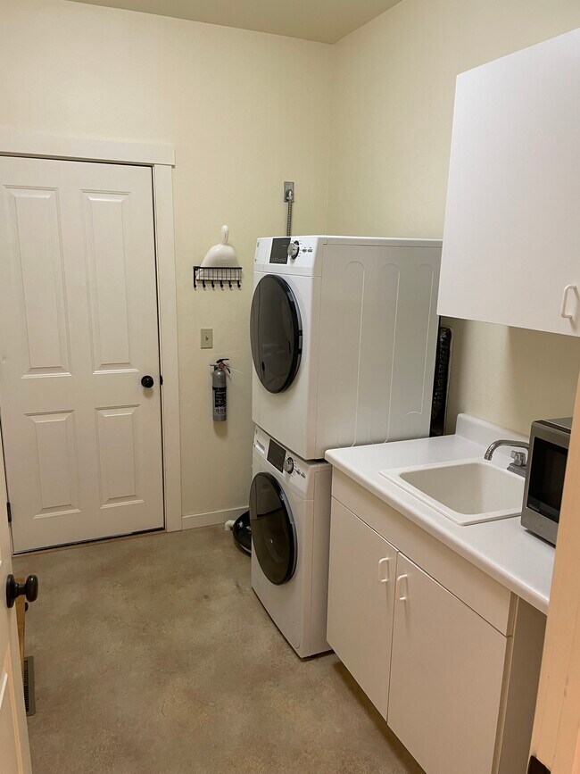 Laundry - 714 State Park Rd