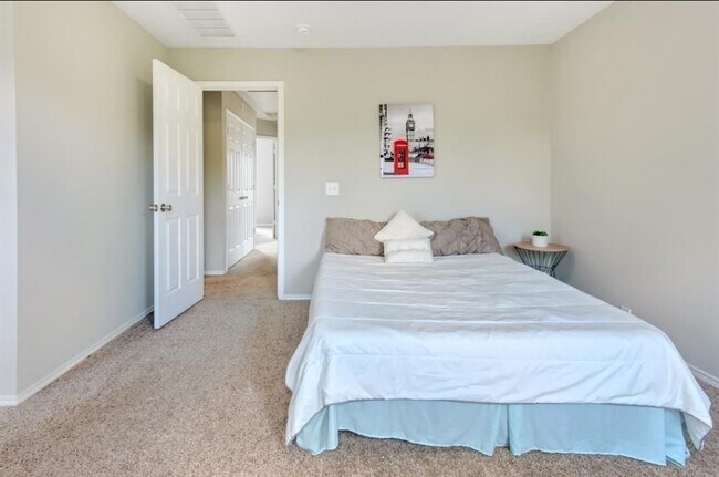 Building Photo - 23843 Single Oak St