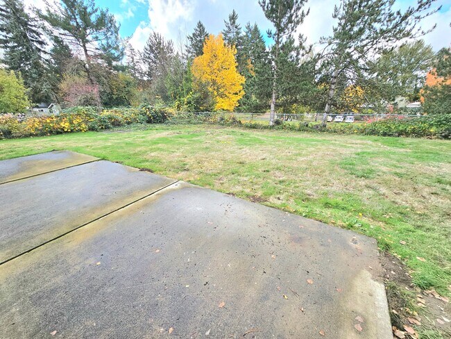 Building Photo - 7739 SE 101st Ave